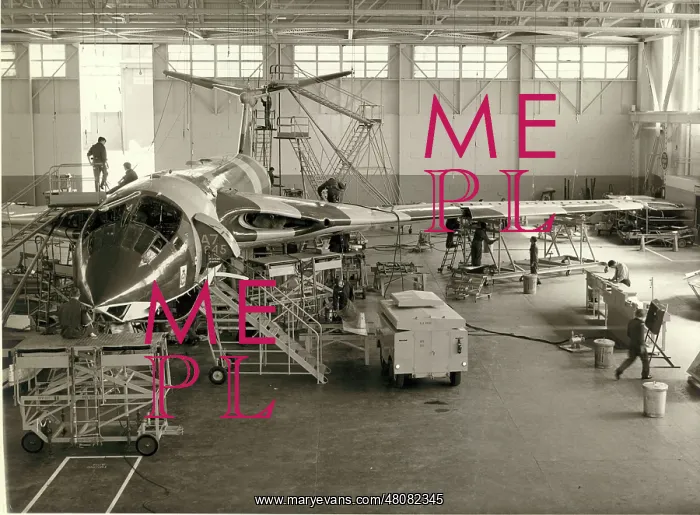 : Handley Page Victor undergoing engineering work : Handley Page Victor undergoing engineering work