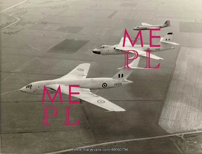 : Handley Page Victor, Vickers Valiant, English Electric Canbe : Handley Page Victor, Vickers Valiant, English Electric Canbe