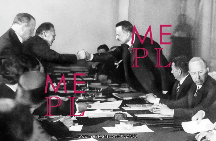 : Handshake between Maxim Litvinov and Count : Handshake between Maxim Litvinov and Count