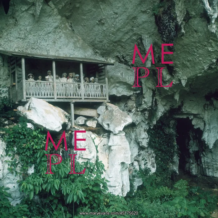 : HANGING GRAVES / CELEBES : HANGING GRAVES / CELEBES