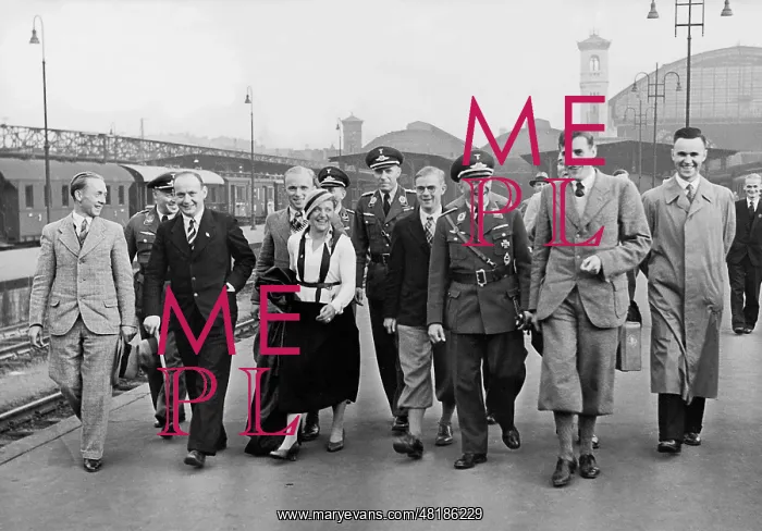 : Hanna Reitsch on her return from Finland, 1934 : Hanna Reitsch on her return from Finland, 1934