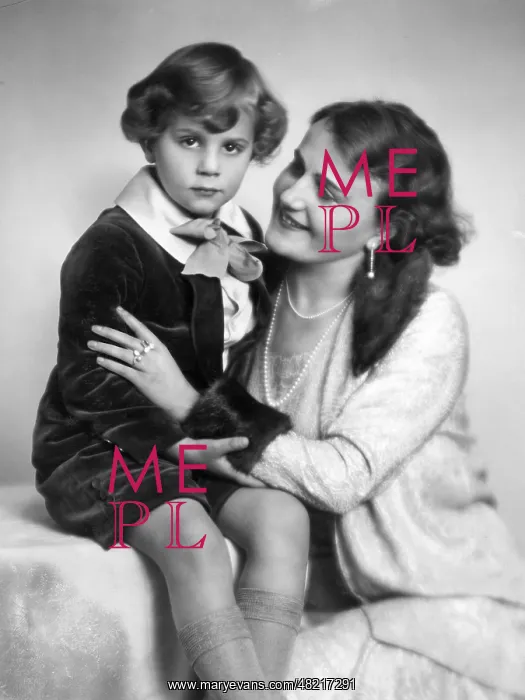 : Hanni Andresen with her son Hans Paul : Hanni Andresen with her son Hans Paul