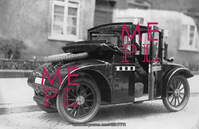 : Hanomag. The photo from the 20's shows a small single-cylinder rear engine : Hanomag. The photo from the 20's shows a small single-cylinder rear engine
