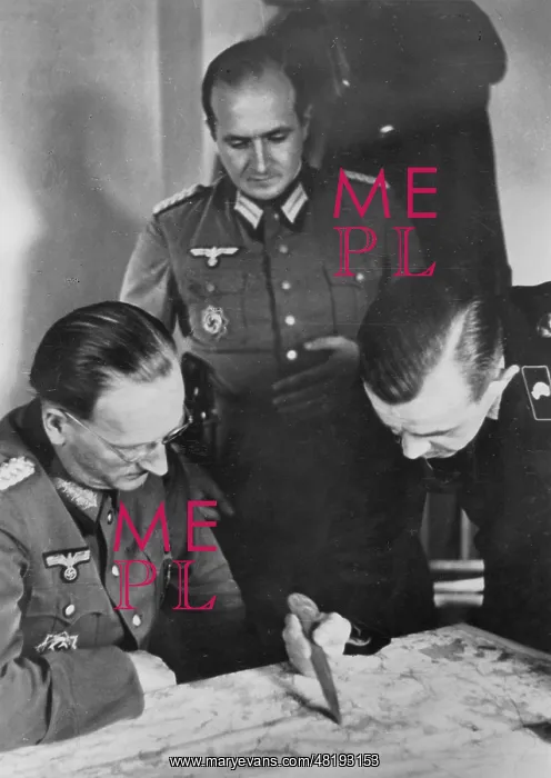  : Hans Speidel with German officers on the Eastern Front, 1943