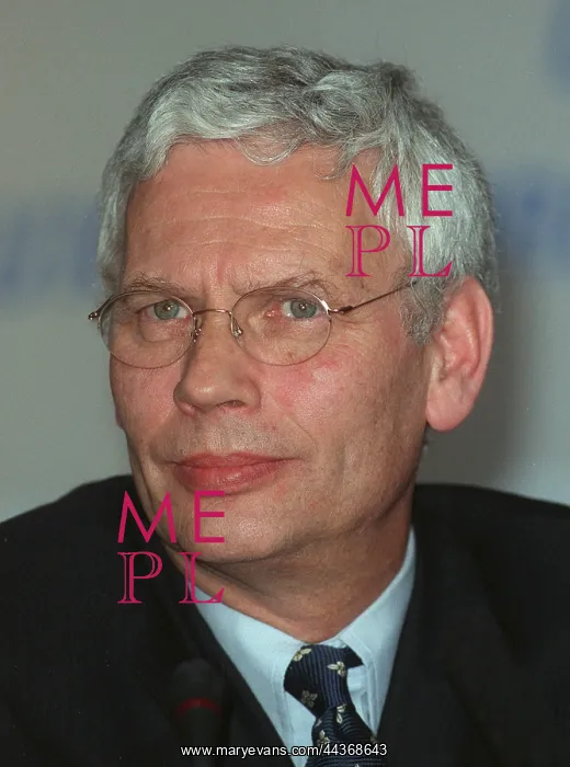 : Hans Van Den Broek