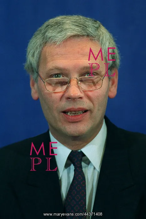  : Hans Van Den Broek