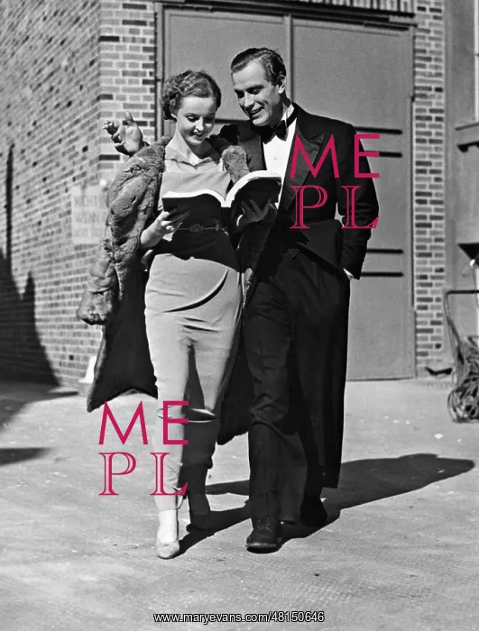 : Hansi Knoteck and Viktor Staal read their script, 1936 : Hansi Knoteck and Viktor Staal read their script, 1936