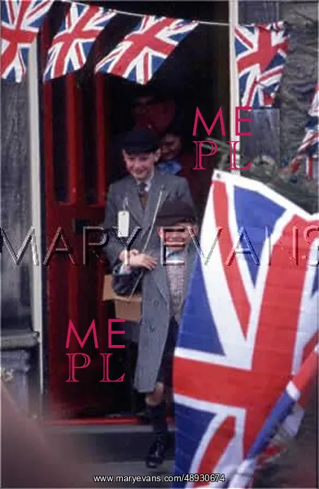 : HAPPY EVACUEES : HAPPY EVACUEES