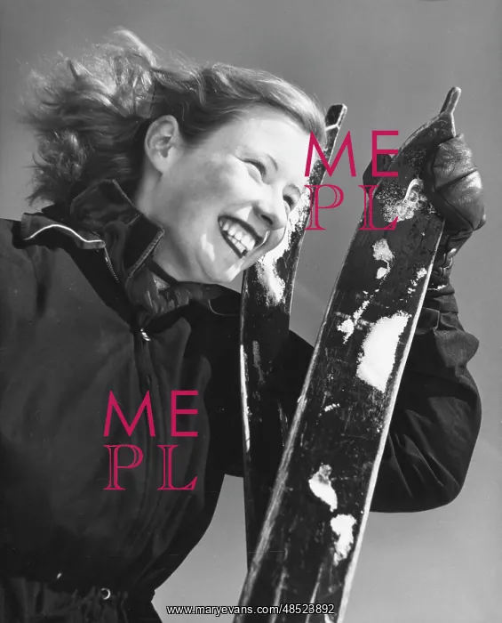  : HAPPY SKI WOMAN