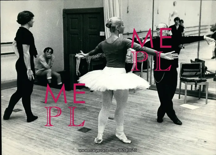 : Harald Lander, Danish choreographer, with dancers : Harald Lander, Danish choreographer, with dancers