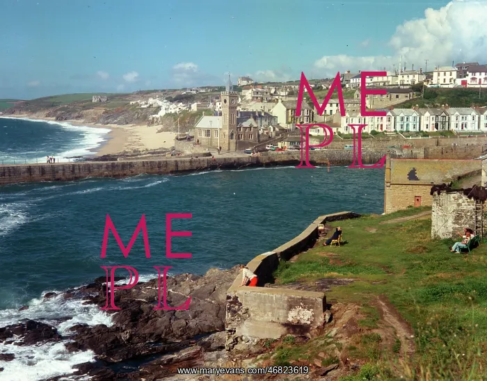 : The harbour entrance and beach, Porthleven : The harbour entrance and beach, Porthleven