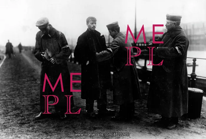 : The harbour police in Gent at work, 1917 : The harbour police in Gent at work, 1917