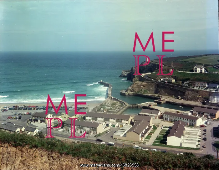 : The harbour and Western Hill, Portreath : The harbour and Western Hill, Portreath
