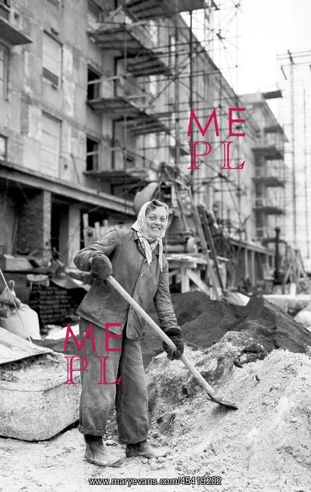 : Hard labor - woman performing hard work : Hard labor - woman performing hard work