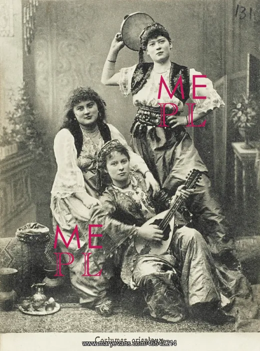 : Harem ladies in oriental costumes : Harem ladies in oriental costumes