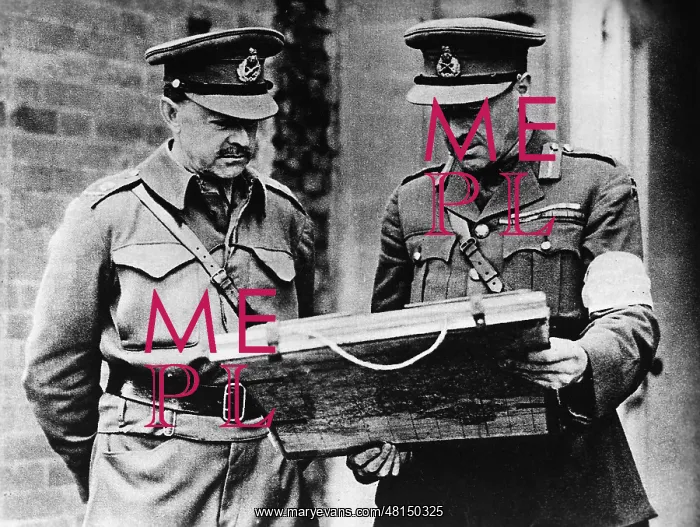 : Harold Alexander at a briefing during the Second World War : Harold Alexander at a briefing during the Second World War