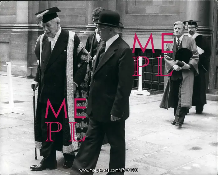 : Harold Macmillan and Helmut Schmidt, Oxford University : Harold Macmillan and Helmut Schmidt, Oxford University