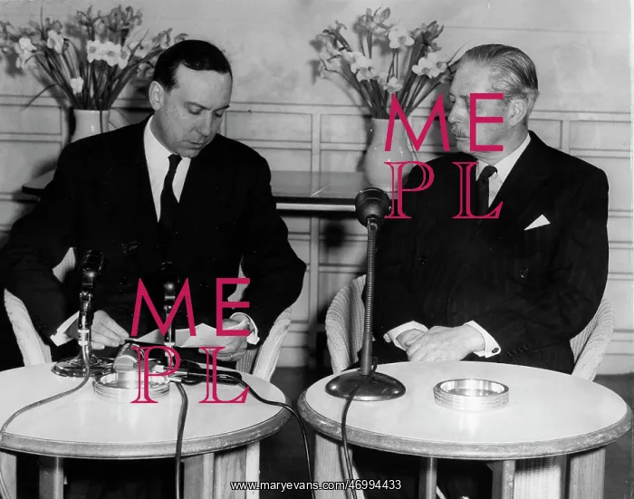 : Harold Macmillan and Maurice Couve de Murville : Harold Macmillan and Maurice Couve de Murville