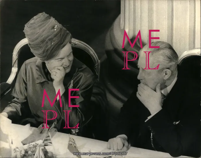 : Harold Macmillan and Mrs Diefenbaker of Canada : Harold Macmillan and Mrs Diefenbaker of Canada
