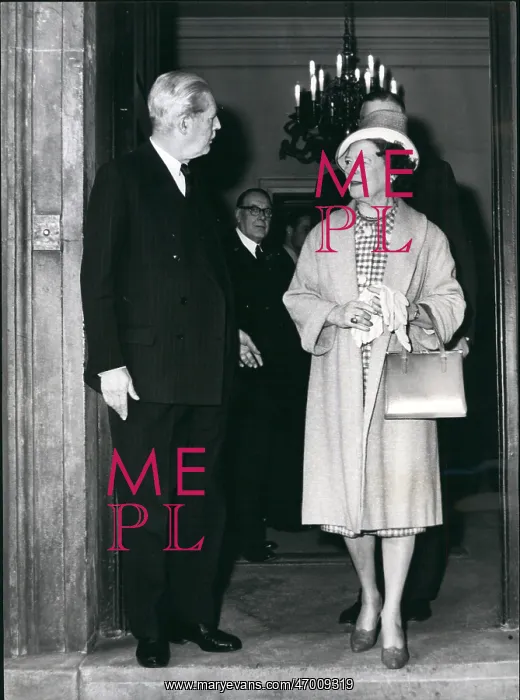 : Harold Macmillan and Mrs Pearson of Canada : Harold Macmillan and Mrs Pearson of Canada