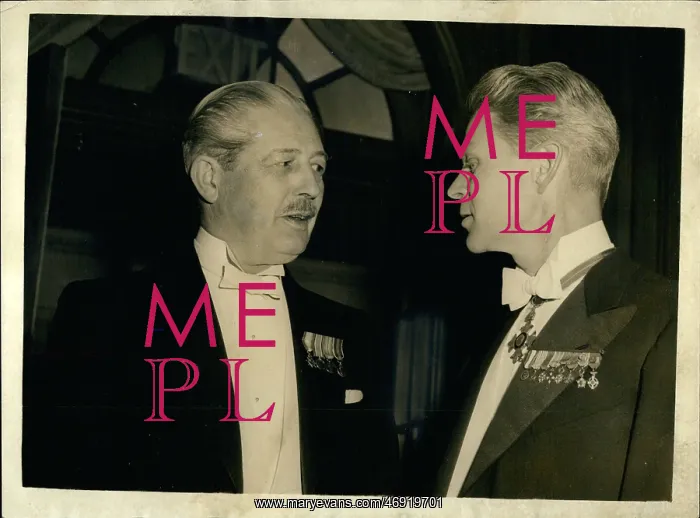 : Harold Macmillan PM and General Norstad : Harold Macmillan PM and General Norstad