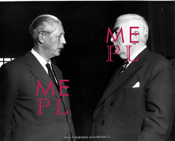 : Harold Macmillan and Robert Menzies of Australia : Harold Macmillan and Robert Menzies of Australia