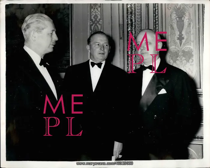 : Harold Macmillan, Selwyn Lloyd and Guy Mollet, Paris : Harold Macmillan, Selwyn Lloyd and Guy Mollet, Paris