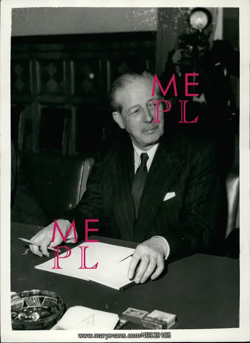 : Harold Macmillan during talks in the Kremlin, Moscow : Harold Macmillan during talks in the Kremlin, Moscow