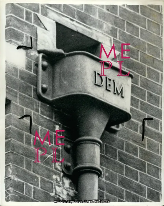 : Harold Macmillan's initials, Downing Street piping : Harold Macmillan's initials, Downing Street piping