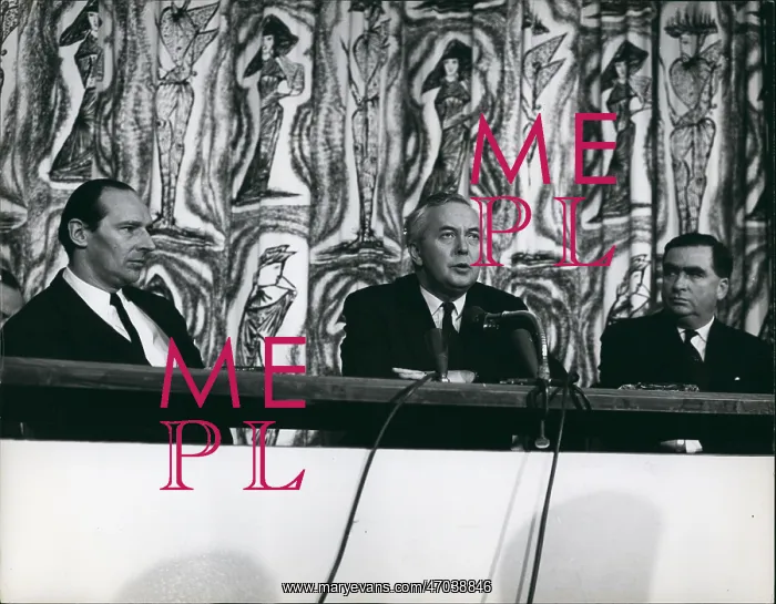 : Harold Wilson with Lord Harlech and Denis Healey : Harold Wilson with Lord Harlech and Denis Healey