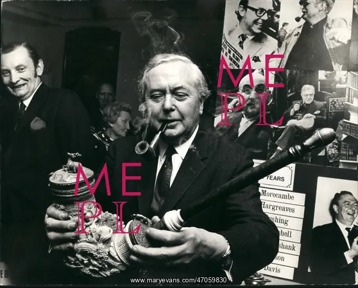 : Harold Wilson at pipe smoking exhibition : Harold Wilson at pipe smoking exhibition