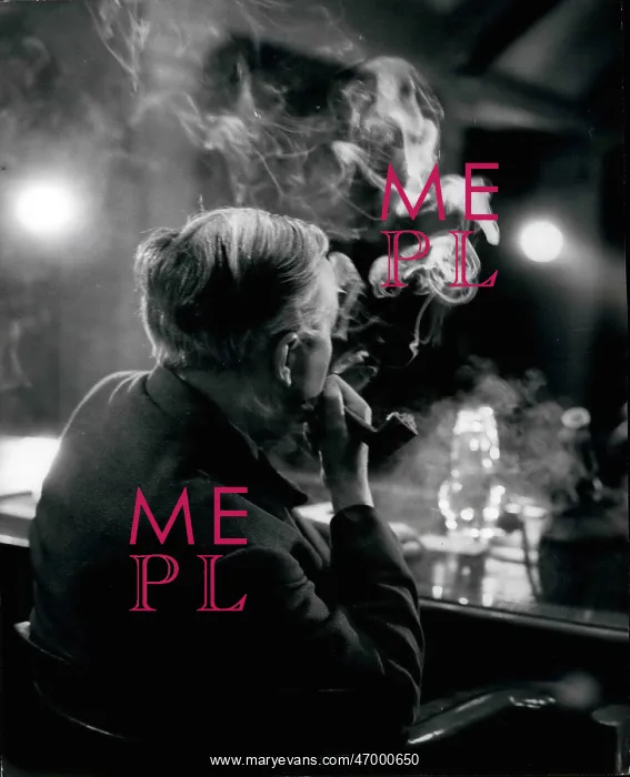  : Harold Wilson smoking pipe at press conference
