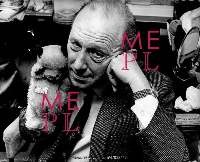 : Harry Corbett with his famous glove puppet Sooty : Harry Corbett with his famous glove puppet Sooty