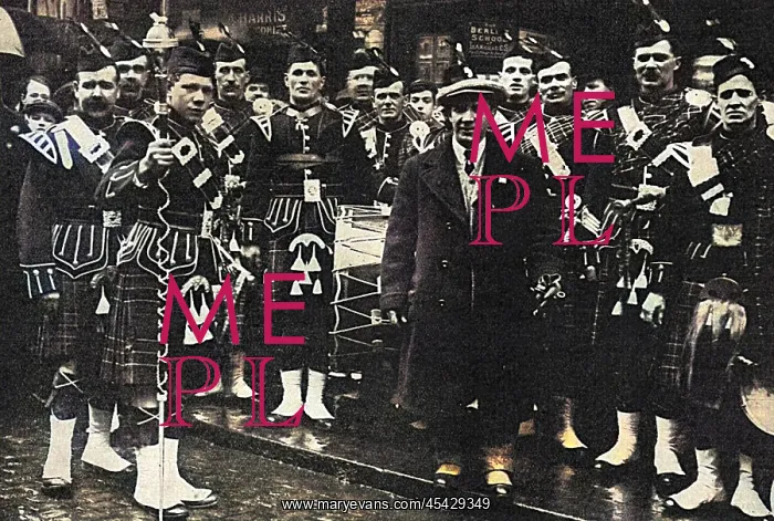 : Harry Lauder with his recruiting pipe band, WW1 : Harry Lauder with his recruiting pipe band, WW1