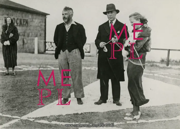 : Harry Price, C. E. M. Joad and Fraulein Urta Bohn : Harry Price, C. E. M. Joad and Fraulein Urta Bohn