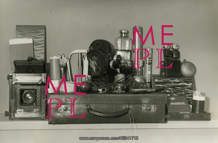 : Harry Price's ghost hunting kit : Harry Price's ghost hunting kit