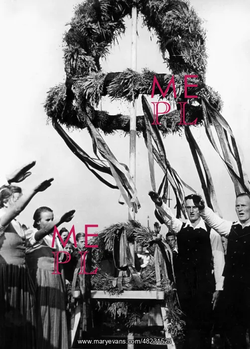 : Harvest crown, 1942 : Harvest crown, 1942