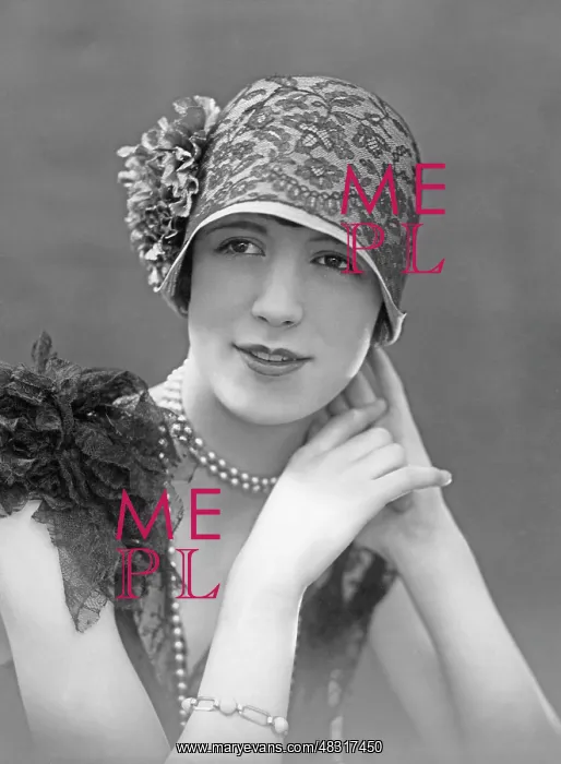 : Hat fashion, 1922 : Hat fashion, 1922