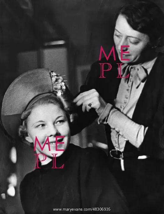 : Hat fashion, 1938 : Hat fashion, 1938