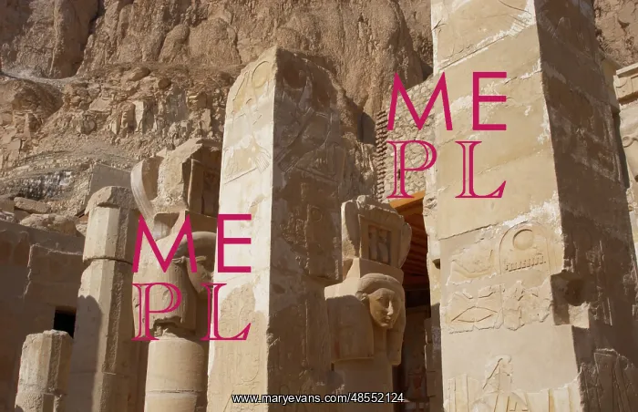 : Hathor column pillars belonging to the Chapel of Hathor. Dei : Hathor column pillars belonging to the Chapel of Hathor. Dei