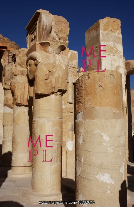 : Hathor column pillars belonging to the Chapel of Hathor. Dei : Hathor column pillars belonging to the Chapel of Hathor. Dei