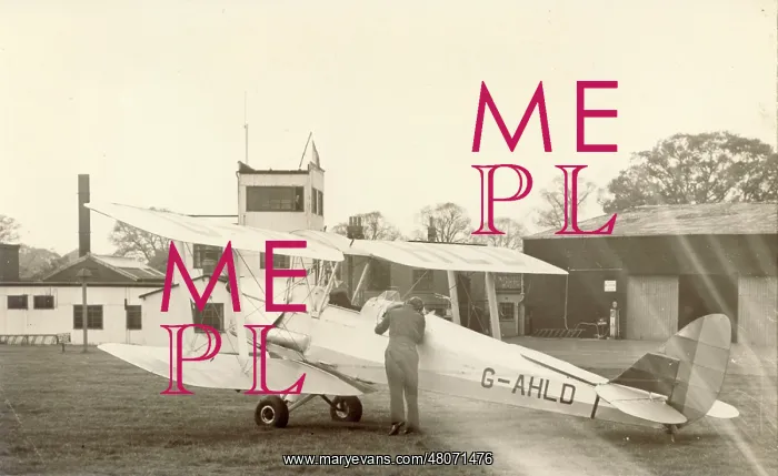 : de Havilland DH82A Tiger Moth, G-AHLD : de Havilland DH82A Tiger Moth, G-AHLD