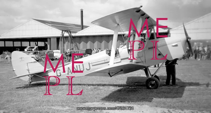 : de Havilland DH.82A Tiger Moth G-ANUJ : de Havilland DH.82A Tiger Moth G-ANUJ