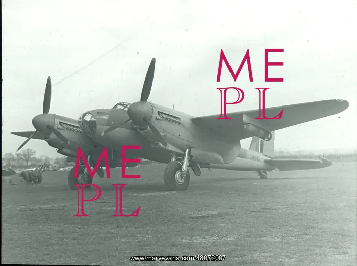 : de Havilland DH98 Mosquito BIX LR495 : de Havilland DH98 Mosquito BIX LR495