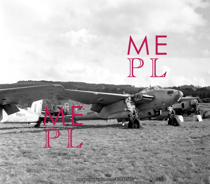 : de Havilland Mosquito 6690M & 5487M : de Havilland Mosquito 6690M & 5487M