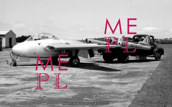 : de Havilland Vampire FB.25 INST-NZ1717 : de Havilland Vampire FB.25 INST-NZ1717