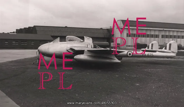 : de Havilland Vampire FB5 VV675 at Hatfield : de Havilland Vampire FB5 VV675 at Hatfield