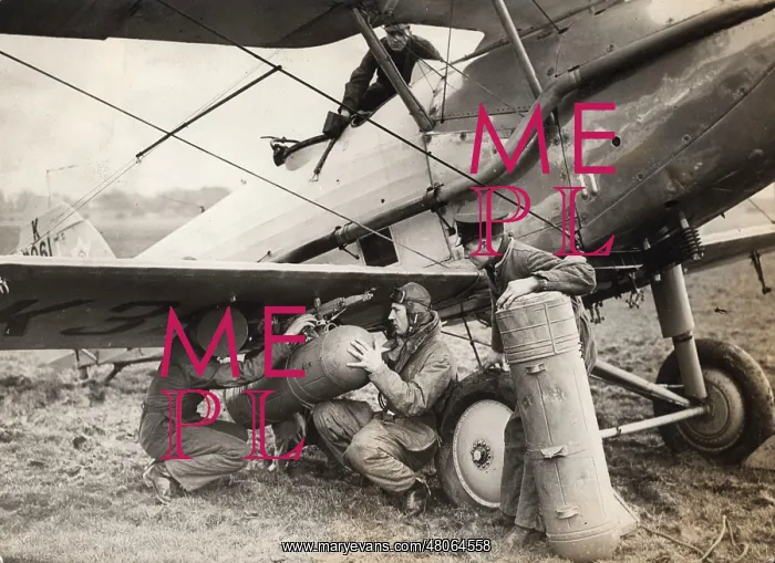 : Hawker Audax is prepared for a flight : Hawker Audax is prepared for a flight
