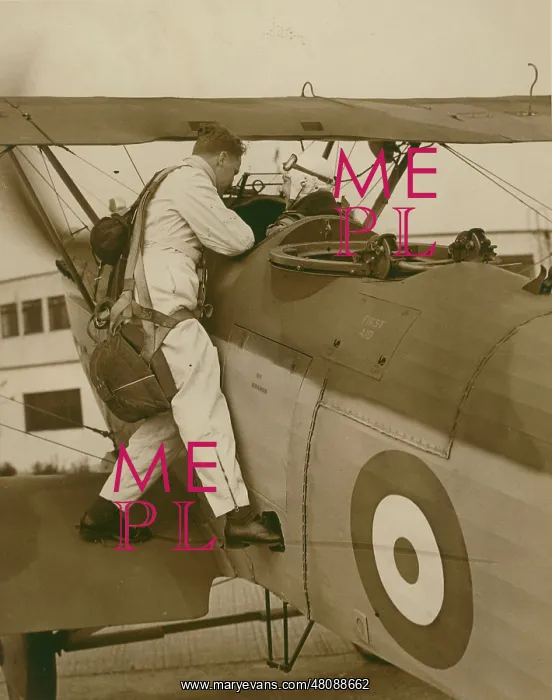 : A Hawker Hart and crew of the RAFVR at Gatwick : A Hawker Hart and crew of the RAFVR at Gatwick