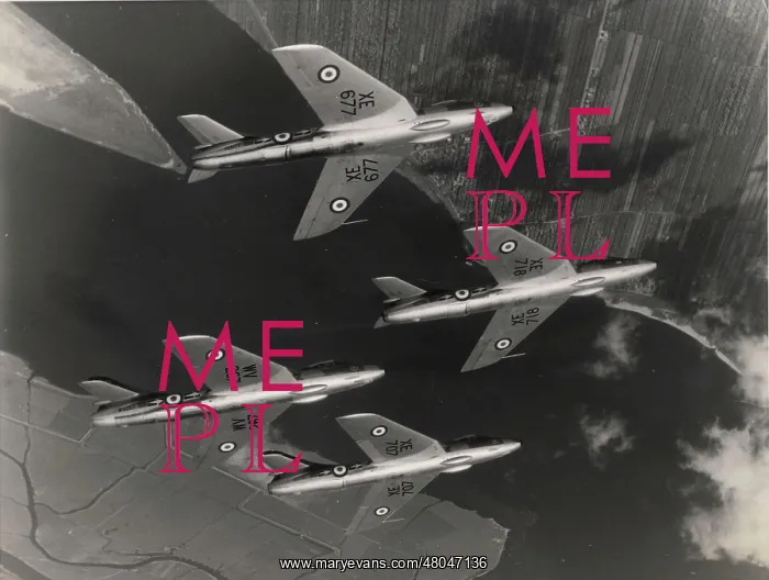 : Four Hawker Hunter 4s perform aerobatics : Four Hawker Hunter 4s perform aerobatics